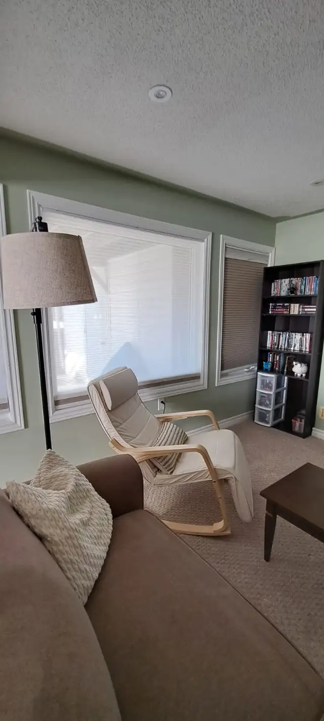 Beautiful Sunny Walkout Bedroom in Room Rentals & Roommates in Peterborough - Image 12