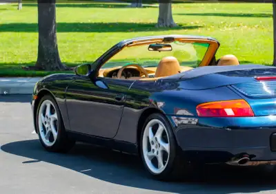 Porsche 911 Canadian car , with only 50,000km Fully service at Porsche dealer Lauzon , clean car fax...