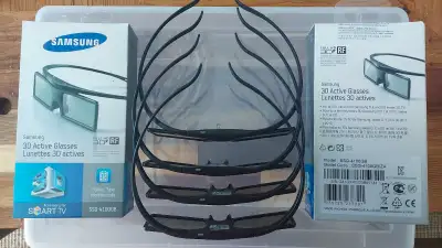 6 pairs of Samsung full HD 3D active glasses. Two pair still sealed in box, the other 4 were hardly...