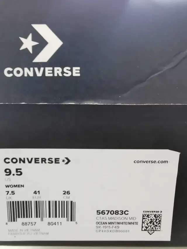 Converse shoes size 9.5 women in Kids & Youth in Mississauga / Peel Region - Image 3