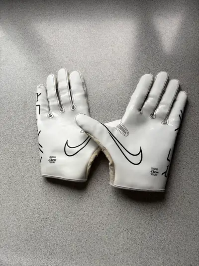 GANT DE FOOTBALL BLANC, View more