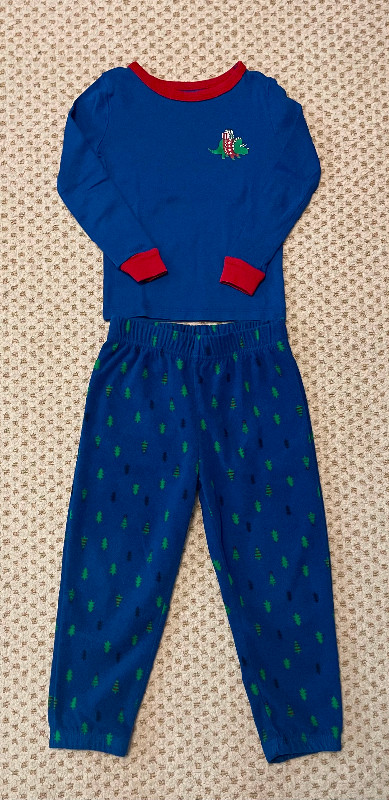 Boys Christmas PJs Size 4 & 5 in Clothing - 4T in Saskatoon - Image 4