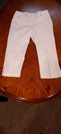 Pantalon été pour femme neuf et bermuda blanc