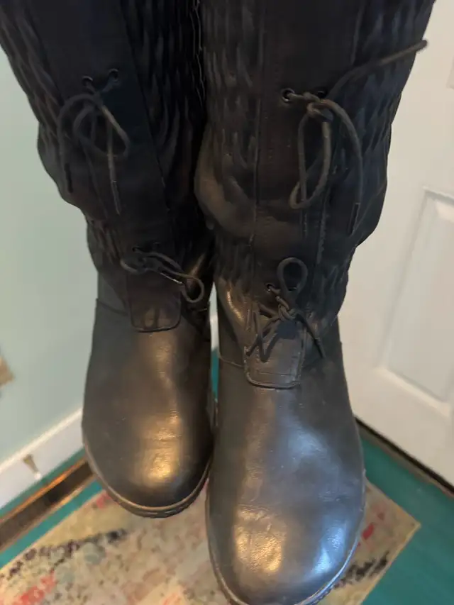 Sorel  Women’s Black leather Lace Up Tall Boots Size 9 in Women's - Shoes in Calgary - Image 3