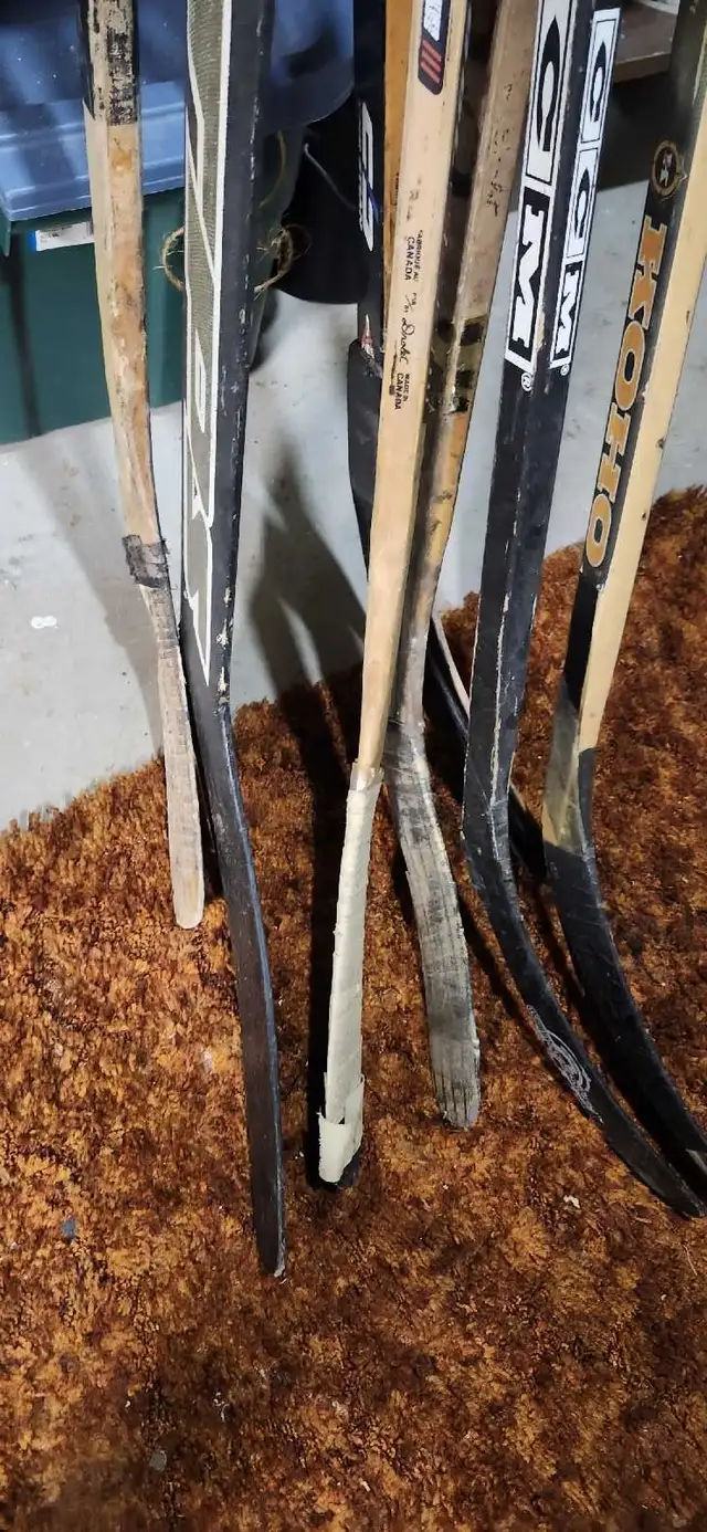Hockey sticks ..left and right handed in Hockey in Windsor Region - Image 3