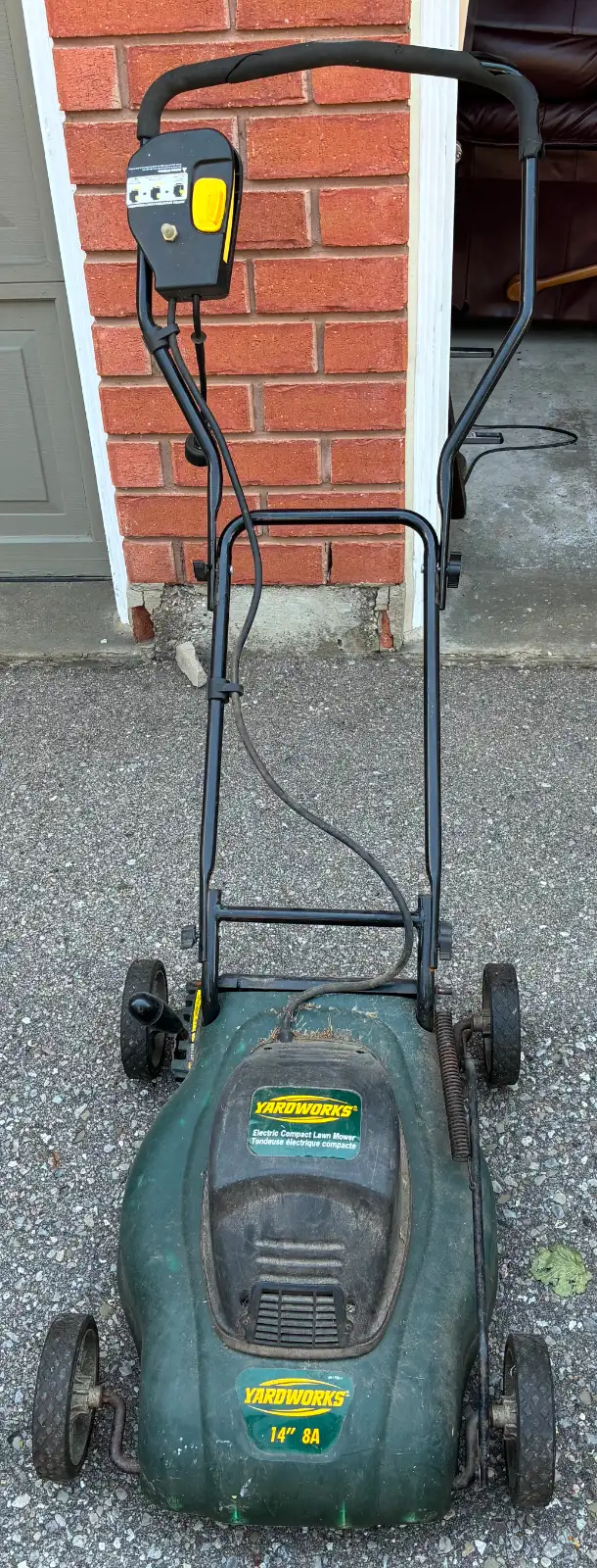 Yardworks electric compact lawn mower 14" 8A in Lawnmowers & Leaf Blowers in Mississauga / Peel Region - Image 2