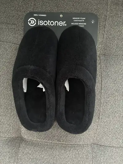 Isotoner Mens Memory Foam Slippers Brand New. Size 9.5 -10.5