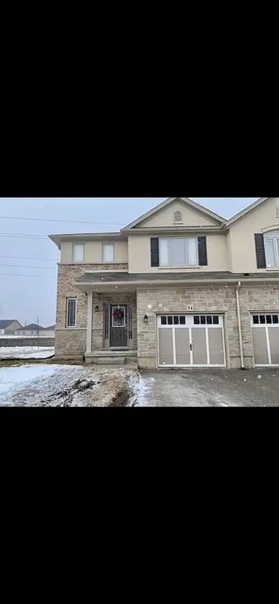 for rent gorgeous house in Doon South kitchener
