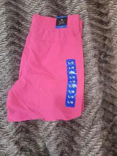 These are a pair of new with tags Tuff Athletics shorts, size large, in a vibrant pink colour. These...