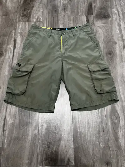 Oakley men’s cargo shorts size 30, View more