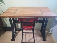 Bureau/table de travail style industriel avec tabouret antique