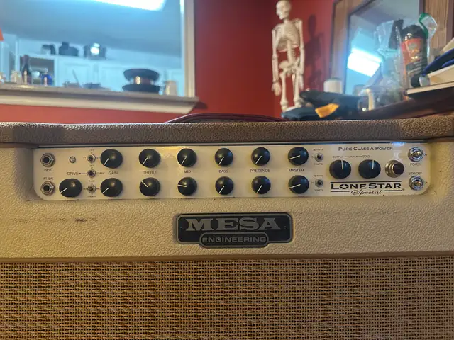 Mesa Lonestar Special 4x10 in Amps & Pedals in City of Toronto - Image 9