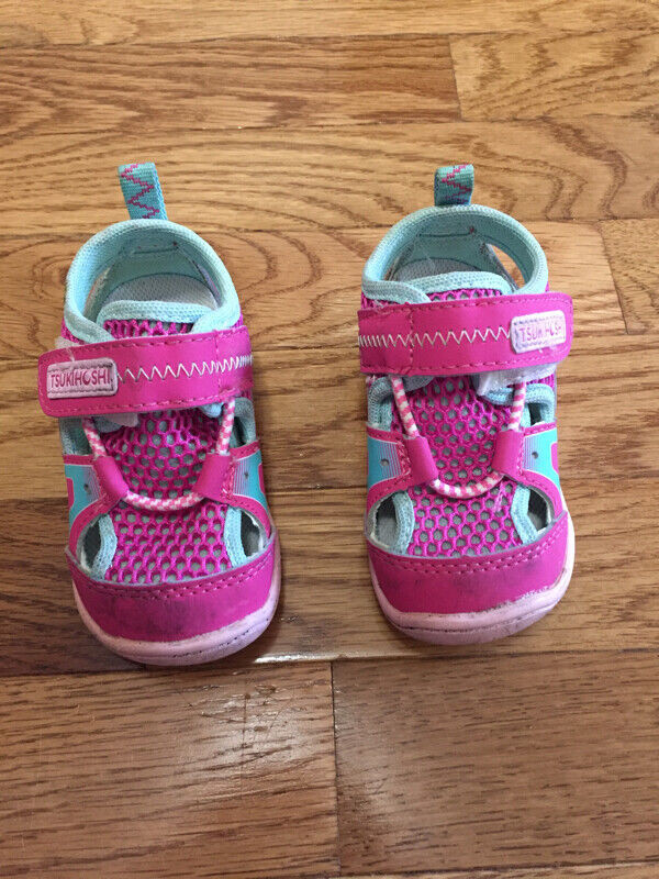 Pink Sandals - Size 5 in Clothing - 12-18 Months in City of Toronto