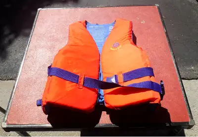 Adult Life Jacket (size large to Xlarge), View more