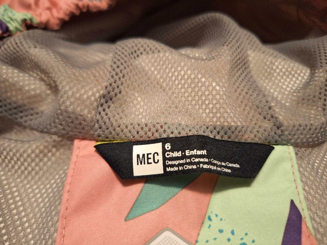 MEC rain coat child size 6 in Kids & Youth in Barrie - Image 3