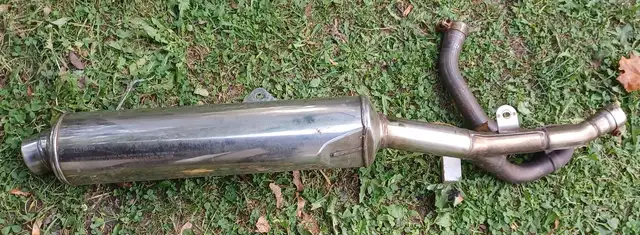 Suzuki SV650 exhaust in Motorcycle Parts & Accessories in City of Halifax - Image 2