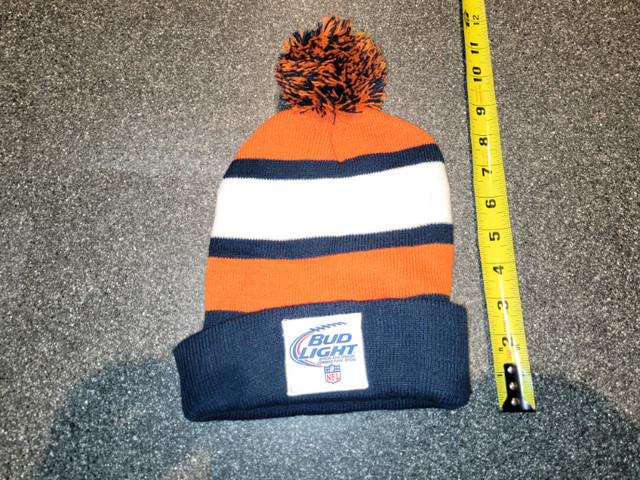 Nfl Chicago Bears toque in Arts & Collectibles in Hamilton - Image 2