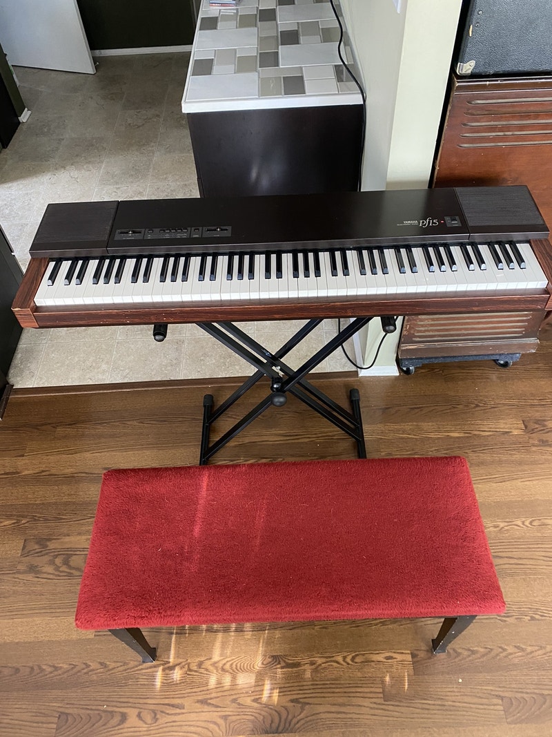 Yamaha 88 Key Fully Weighted Piano Keyboard with Stand & Bench Pianos