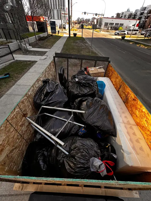     Same-Day Junk Removal & Hauling in Moving & Storage in Edmonton - Image 3
