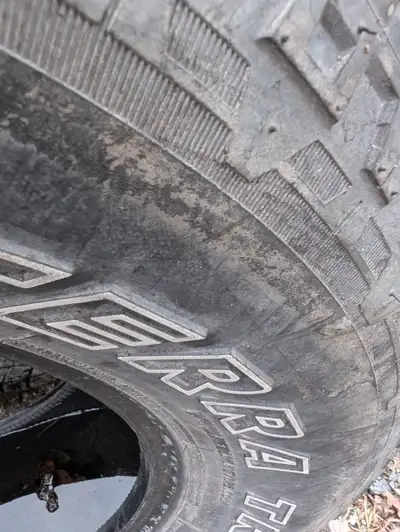 Set of 4 265/70/R17 great tread $140.00