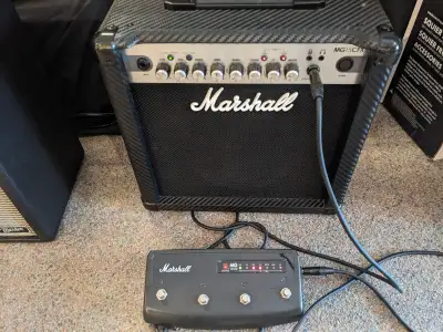 Marshall MG 15 watts, avec effets et footswitch!