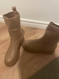 Call it spring boots  size 7
