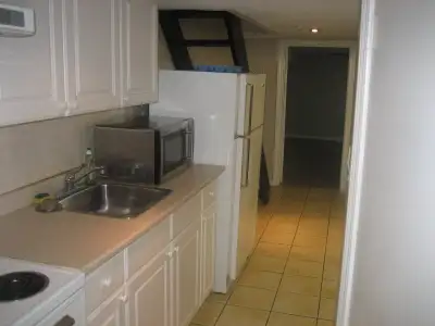 Leslieville Separate bsmt studio available immediately Spacious bachelor basement apartment availabl...