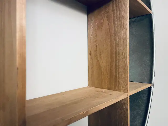 Rustic Circular wall shelf - Metal & Wood in Home Décor & Accents in Markham / York Region - Image 5