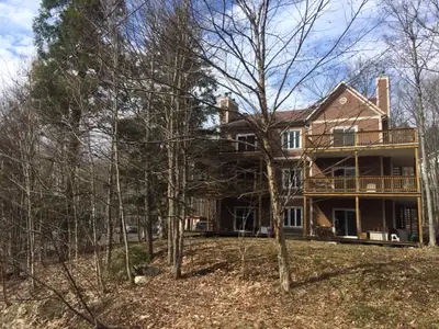 Sutton 3½ rez-de-chaussée, loué à l’année, 953$/mois