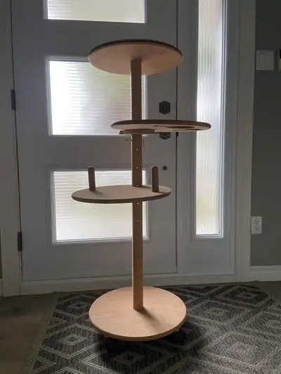 Support multi-niveau pour artiste peintre Valeur de 234,00 $ en argent américain Demande 50$ en arge...