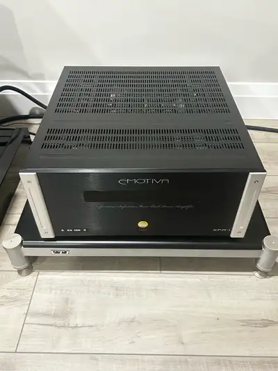 Mint Monoblocks Class AB 10/10 condition. Absolutely impeccable. Low use paired with Klipsch RF-7II...