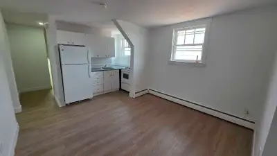 Newly Renovated 2-Bedroom Apartment – Prime Location!