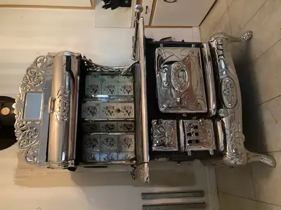 Poêle Antique de 1923, complêtement restauré, facture a l'appuie. Homologué. Il prend trop de place...