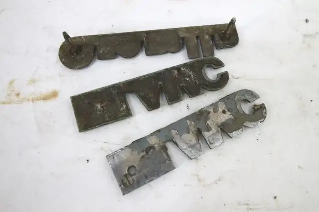 3 VINTAGE AMC AMERICAN MOTORS / GREMLIN AUTO BODY BADGES in Arts & Collectibles in Mississauga / Peel Region - Image 5
