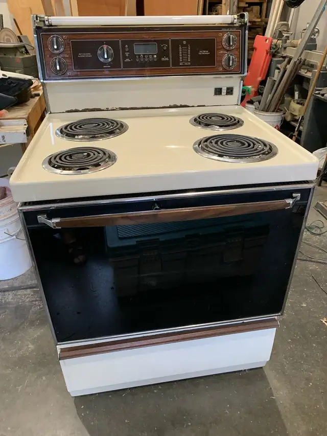 Cuisinière usagée Moffatt 30 po auto nettoyant in Stoves, Ovens & Ranges in Sherbrooke - Image 3