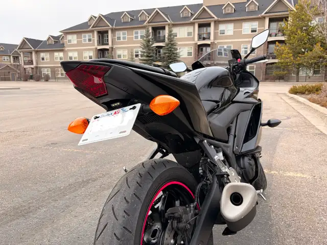 2024 Yamaha YZF-R3 – Single Owner – Only 2,304 km in Sport Bikes in Calgary - Image 10