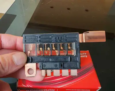 OEM Toyota Camry / Avalon Fusible Link Block Connector (82620-33070) Brand new in box - never used....