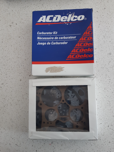 PS SI L'ANNONCE EST AFFICHÉ C'EST TOUJOURS DISPONIBLE. Kit de carburateur GM pour 4 barils Rochester...