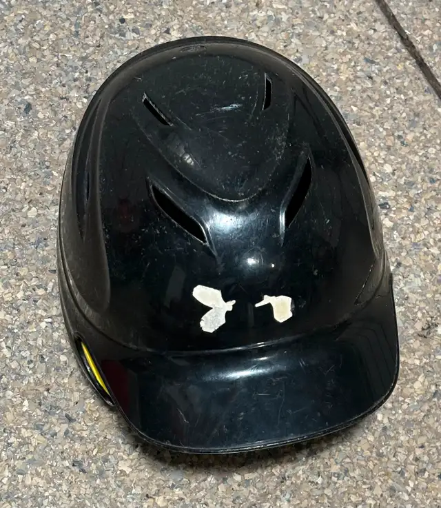 UnderArmour Batting helmet size 6.5-7.75” in Baseball & Softball in Leamington - Image 2