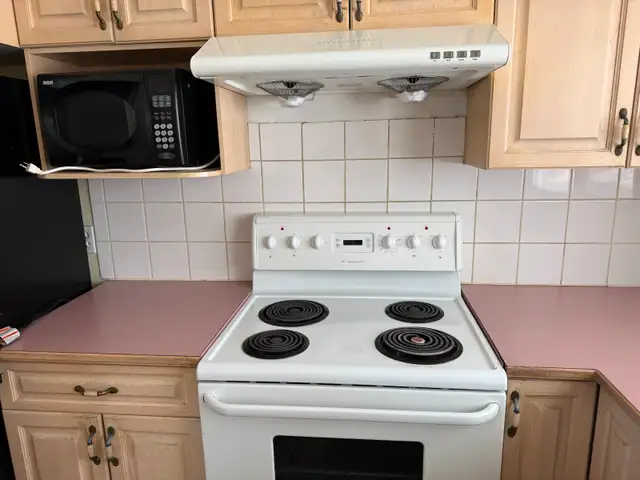 64AVE 4ST NW Bi-level upstairs for rent(T2K 4H9).