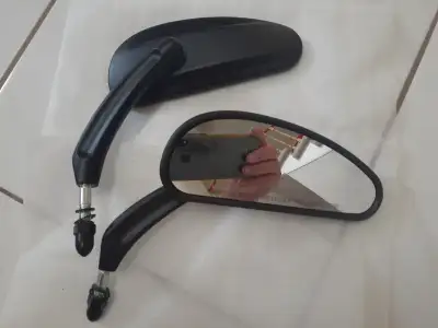 Low profile mirrors (black) for Harley Davidson motorcycles These are original Harley parts not inex...
