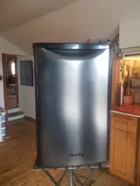 Mini frigo 4,4 pi2 Danby neuf