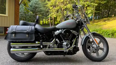 Like New. Accessories added; - Hammock seat - Rider back rest - Windshield - Kuriyakyn handlebar gri...