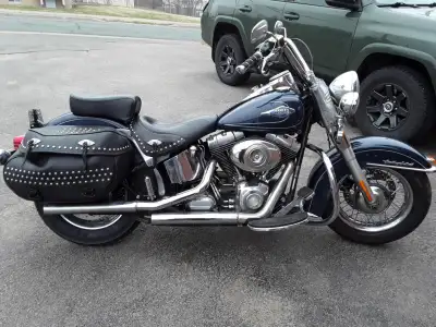 96" motor 6 speed transmission new back tire Runs Great Rides Great Looks Great 72000 km $8000 NO TR...