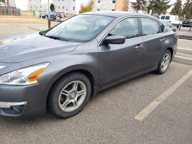 Altima 2015 - Automatic - remote starter - two set of tires in Cars & Trucks in Edmonton - Image 2