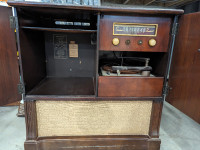 Antique Radio model C711