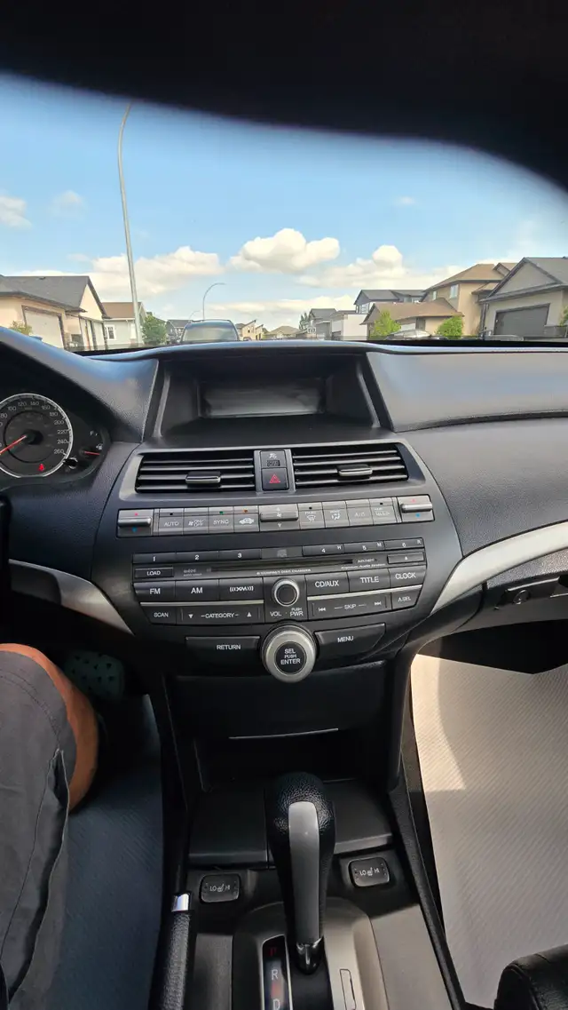 2011 Honda Accord EX-L Coupe  Low km only 140k. No accident in Cars & Trucks in Saskatoon - Image 11