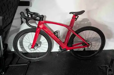 2022 Trek Madone SL6 Sz 52, View more