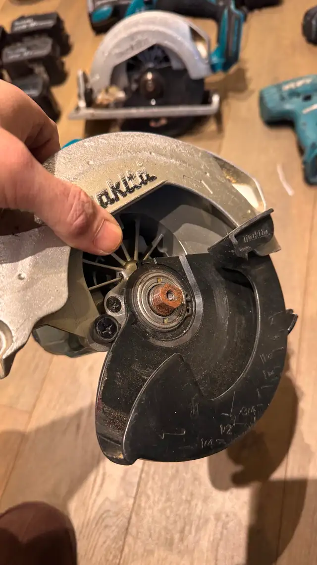 Makita DSS611 — 18V Cordless Circular Saw (Used, Works Great) in Power Tools in City of Toronto - Image 5