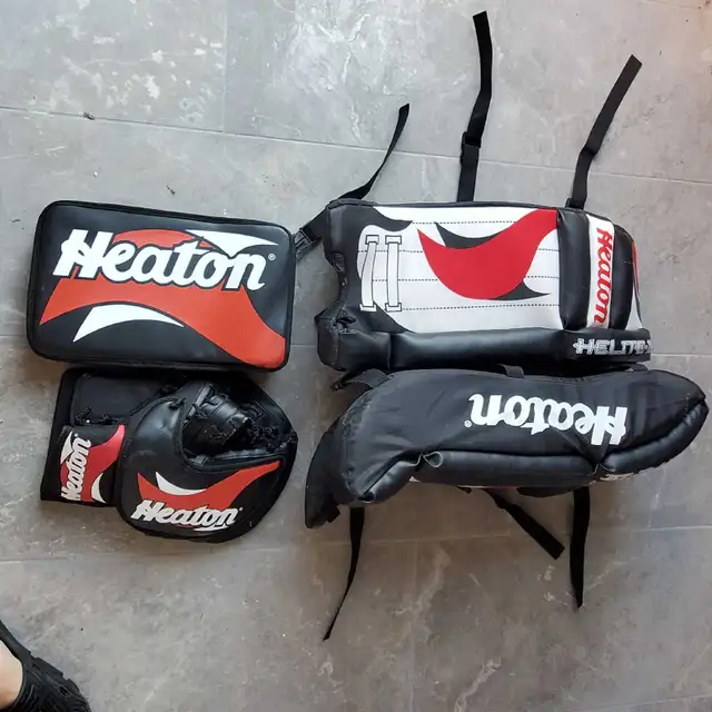 New Youth  HEATON Street Hockey Ball Hockey Goalie Equipment in Hockey in Barrie - Image 3